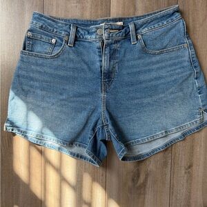 Levi's Mid-Wash BlueA line  jeans short size31